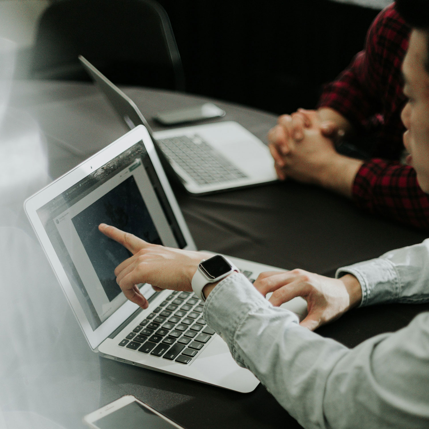 Reviewing website with Auckland customer